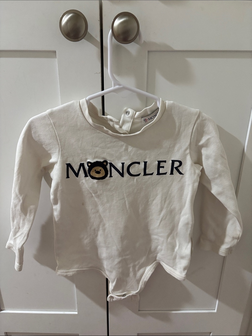 Moncler Kids Cream Logo Long-Sleeve Bodysuit